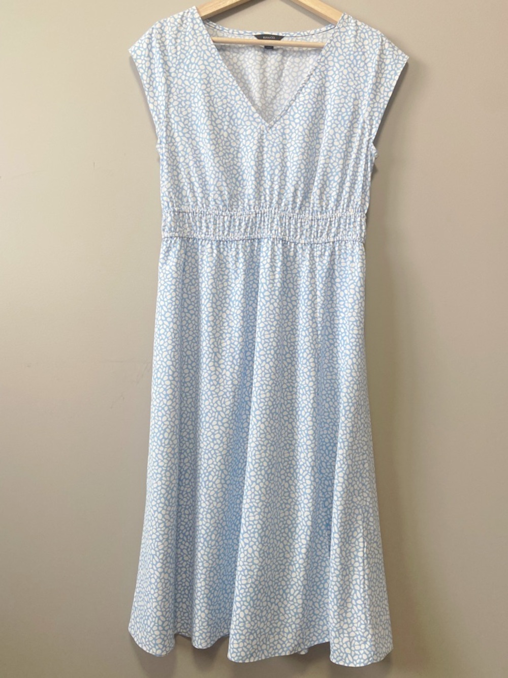 RW&CO. Light Blue Printed V-Neck Midi Dress with Elastic Waist
